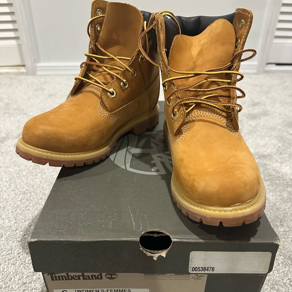 🎁BRAND NEW Timberland Boots in Box-Size 6🎁